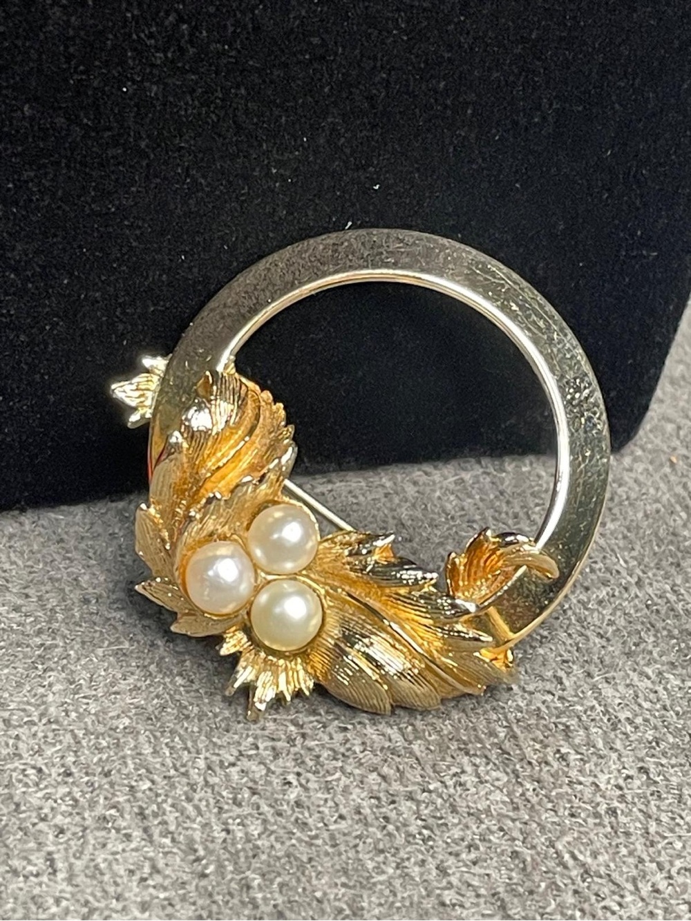 Gold-Tone Pearl Leaf Circle Brooch - Elegant Women’s Pin